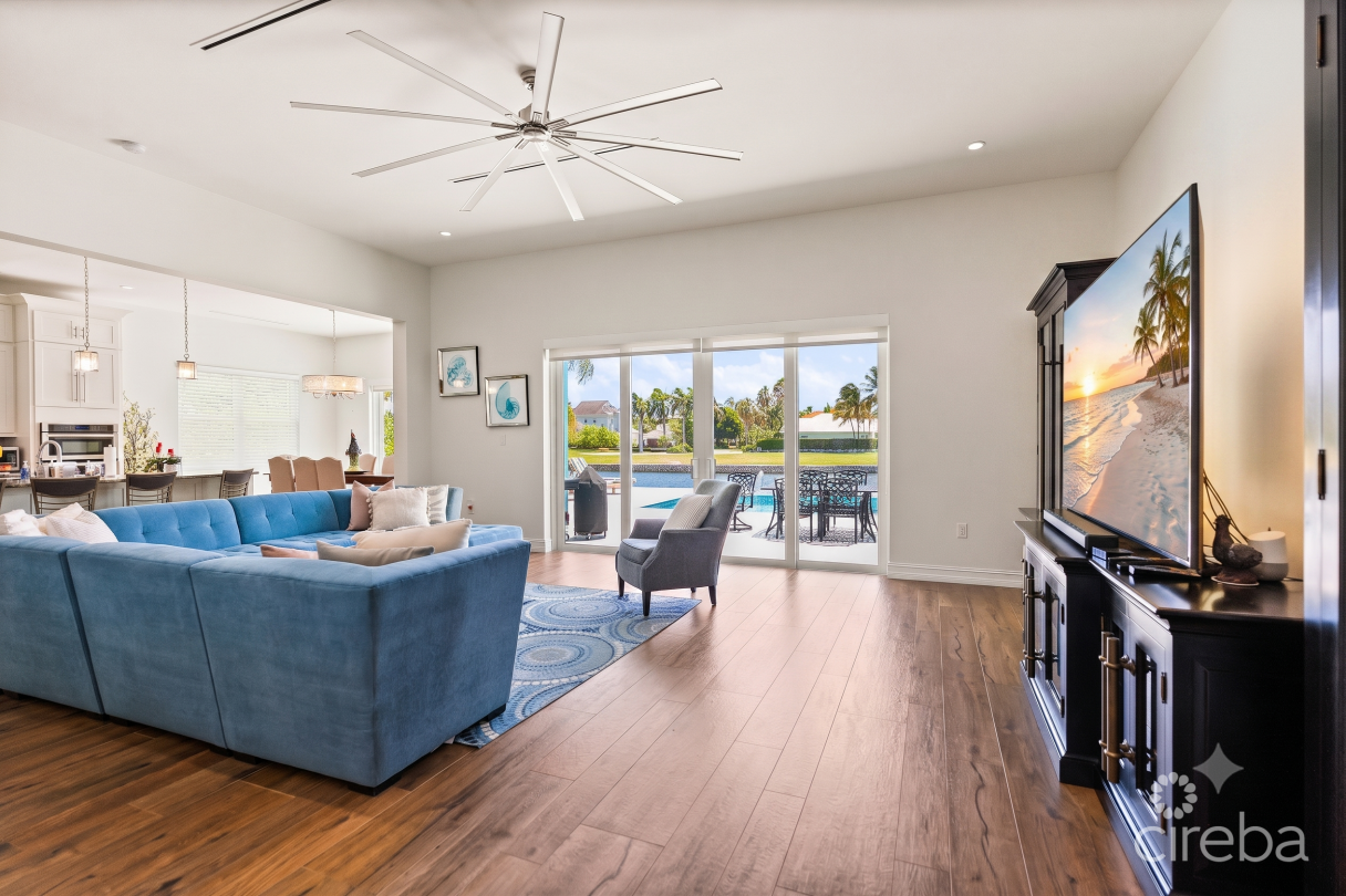 Crystal Harbour Waterfront Home - Image 3