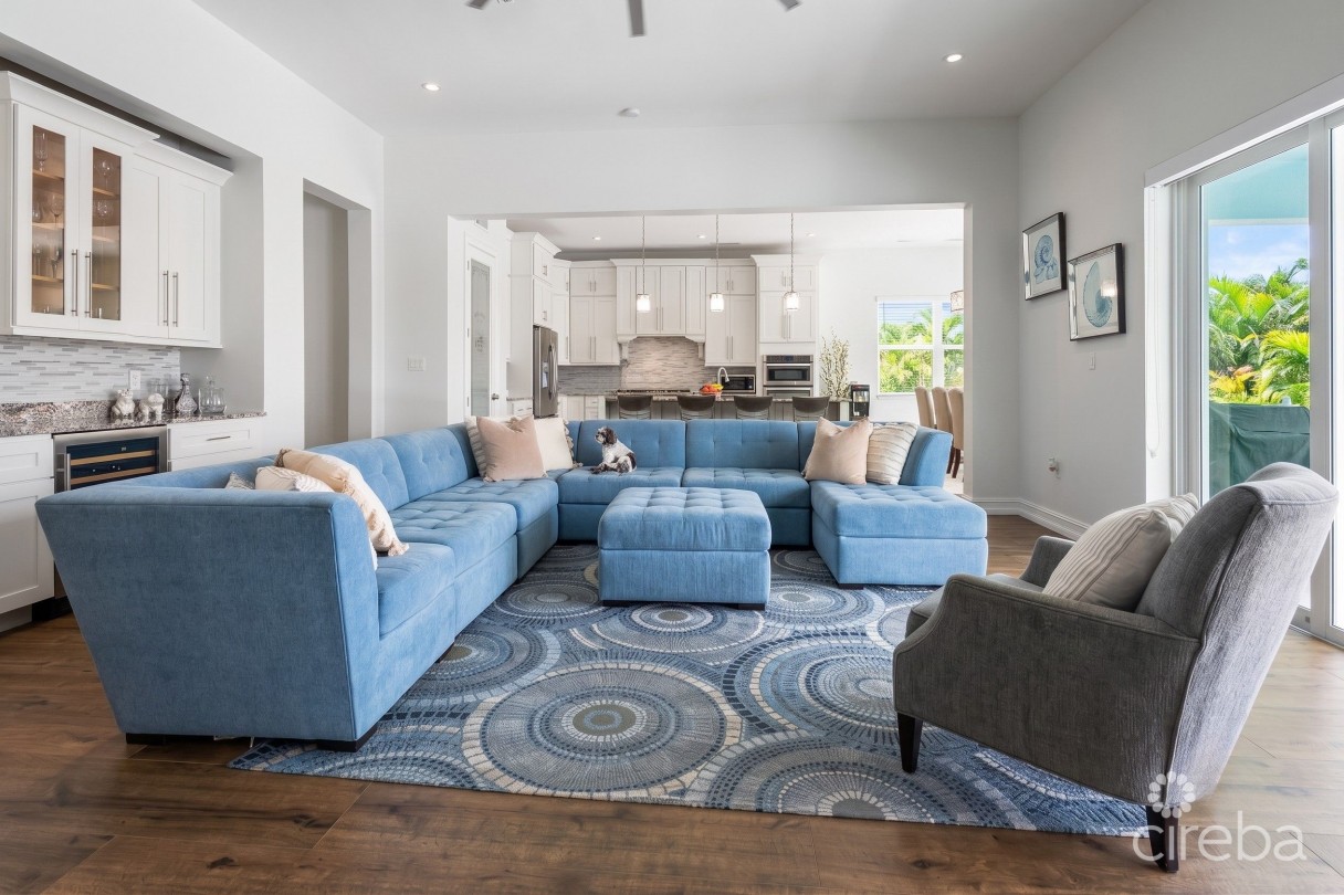 Crystal Harbour Waterfront Home - Image 4