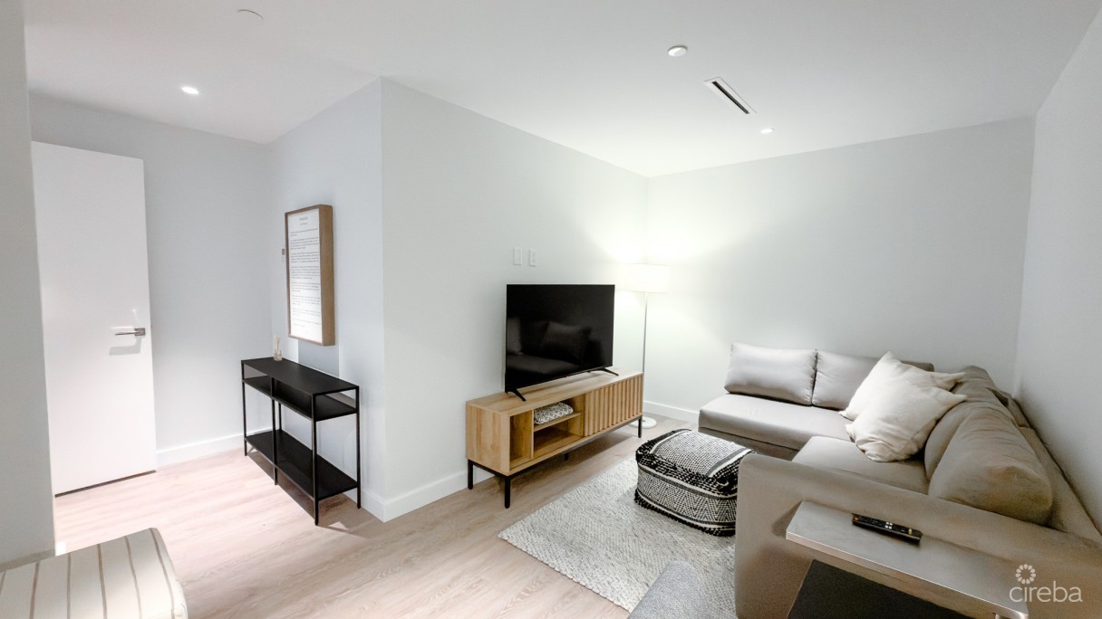 One Gt - Furnished 2 Bed With Den - Image 4