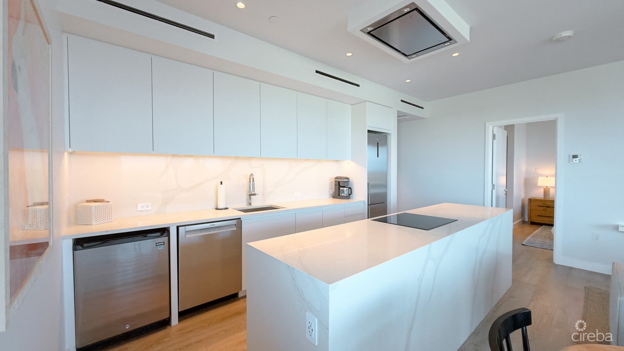 One Gt - Furnished 2 Bed With Den - Image 10