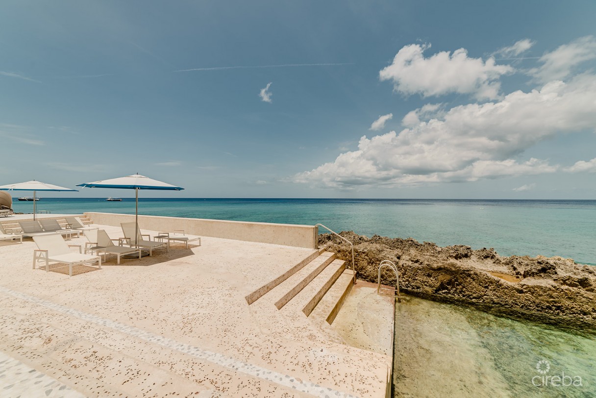 Three-level Oceanfront Fin Penthouse  #30 Plus 2 Garages - Image 19