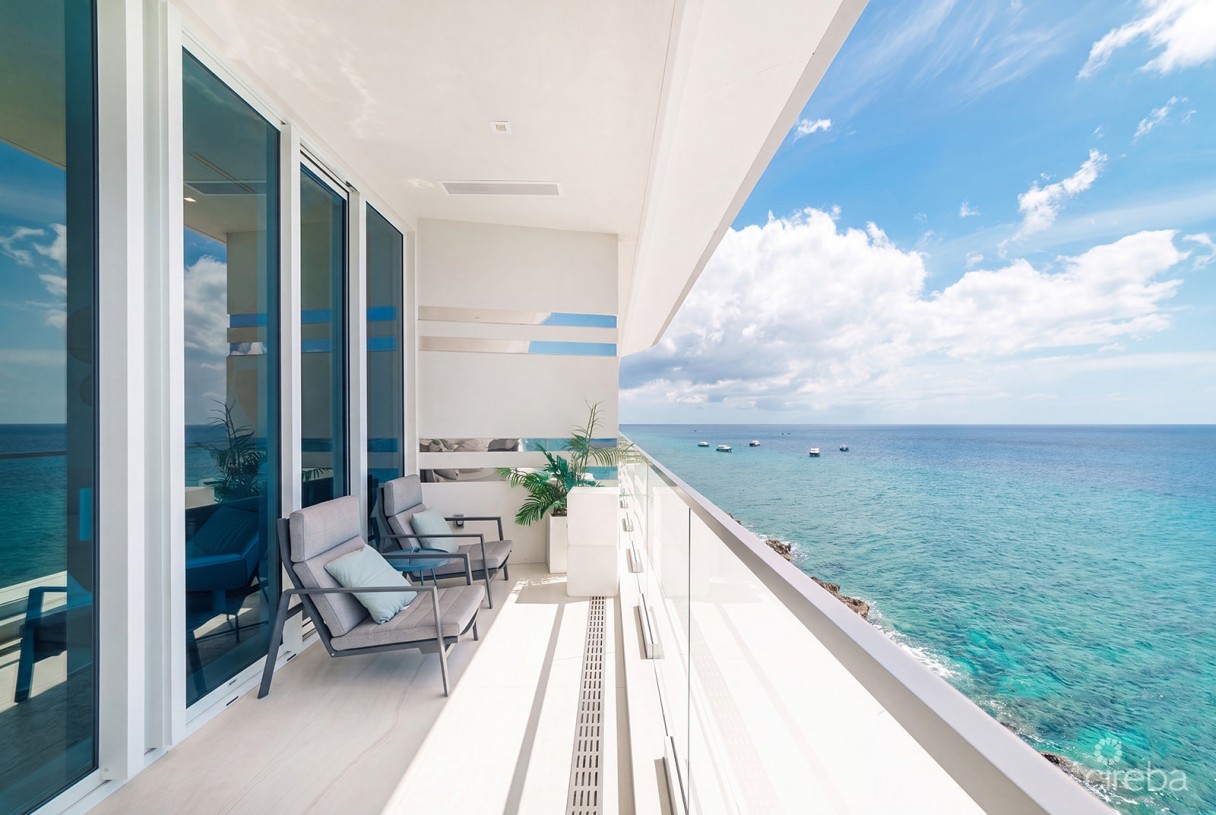 Three-level Oceanfront Fin Penthouse  #30 Plus 2 Garages - Image 20
