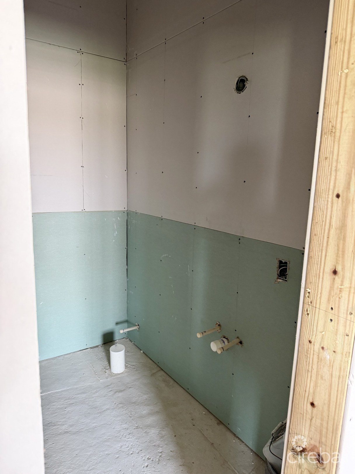 Rosett Close Duplex Both Floors - Image 21