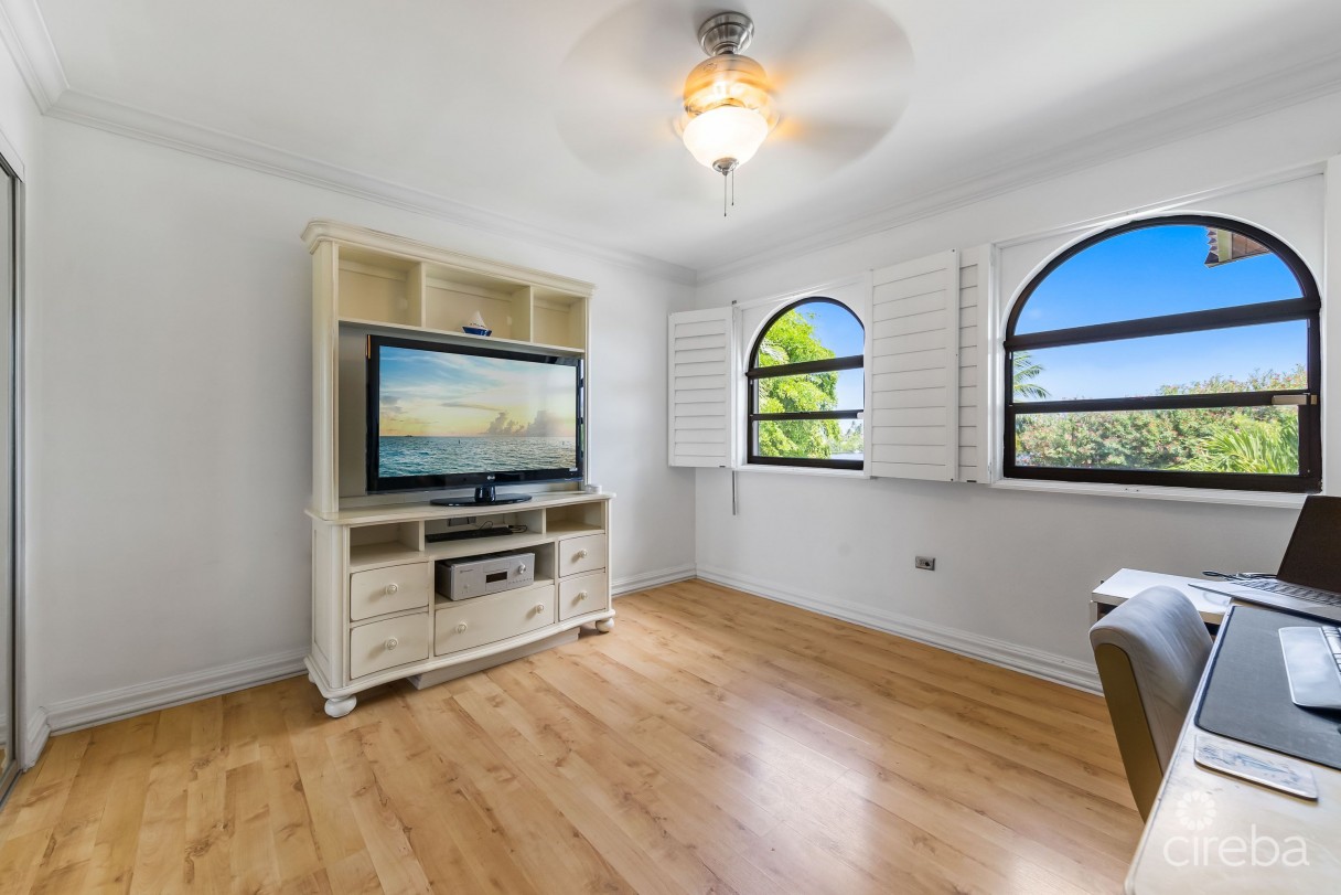 Lime Tree Bay Unique 4 Bed, 3.5 Bath With Water Views - Image 4