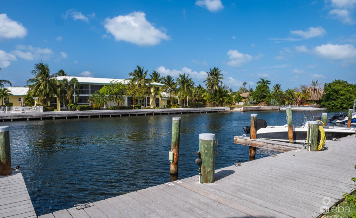 Britannia Kings Court      Canal Front    4 Bed/3  Bath      Plus Boat Dock - Image 2