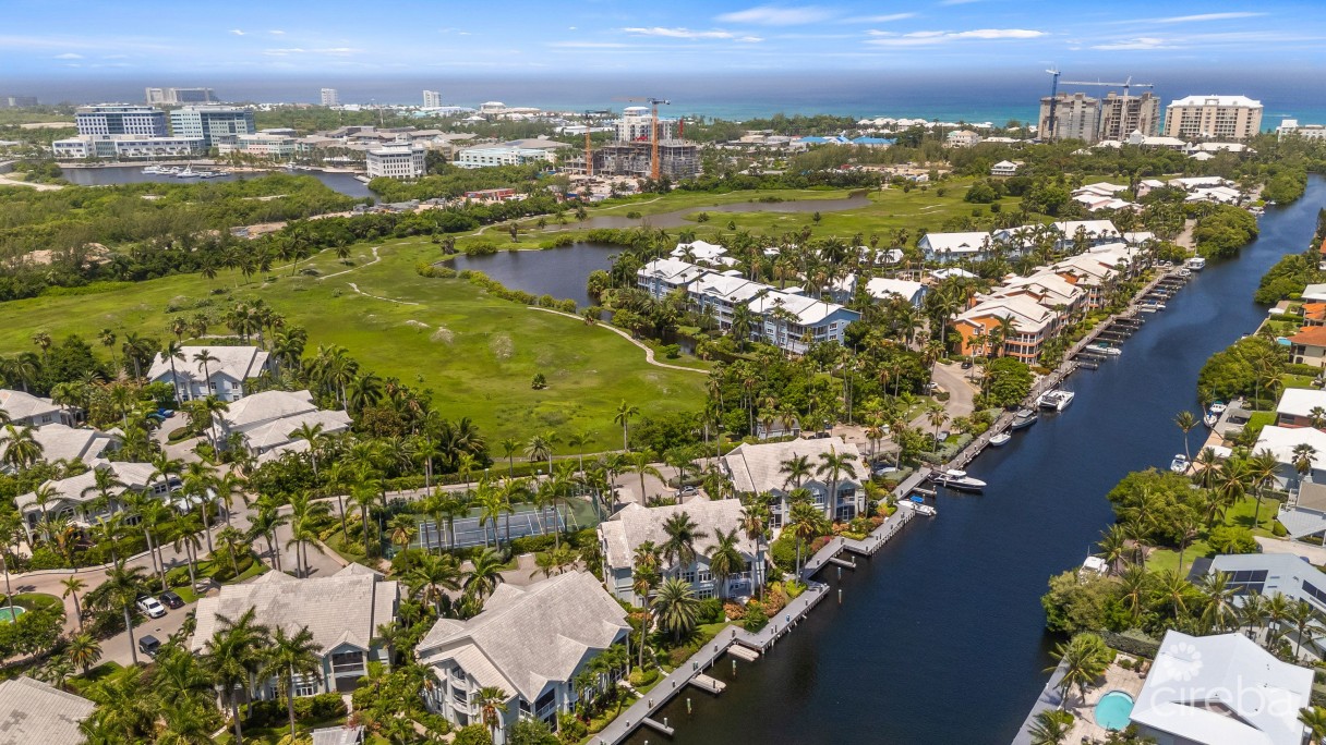 Britannia Kings Court      Canal Front    4 Bed/3  Bath      Plus Boat Dock - Image 6