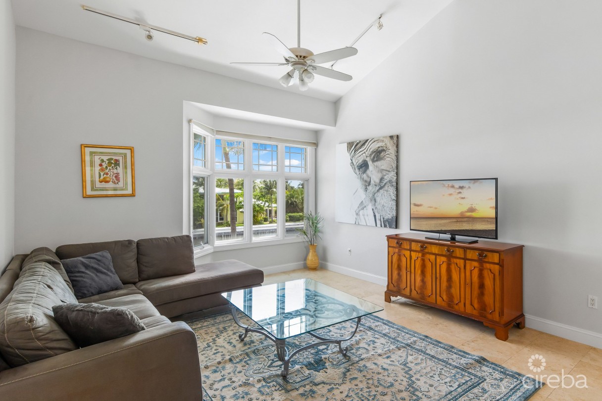 Britannia Kings Court      Canal Front    4 Bed/3  Bath      Plus Boat Dock - Image 13