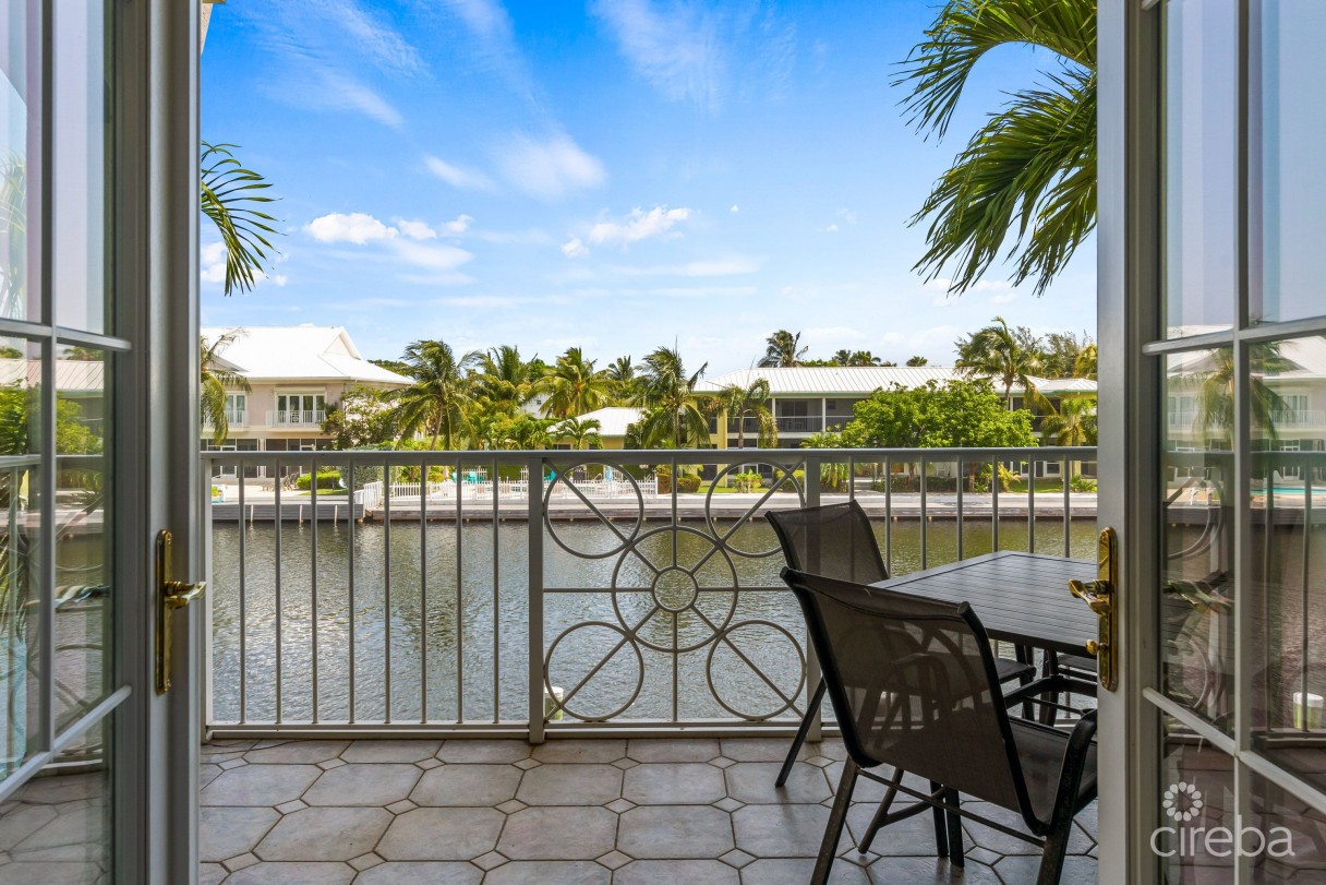 Britannia Kings Court      Canal Front    4 Bed/3  Bath      Plus Boat Dock - Image 14