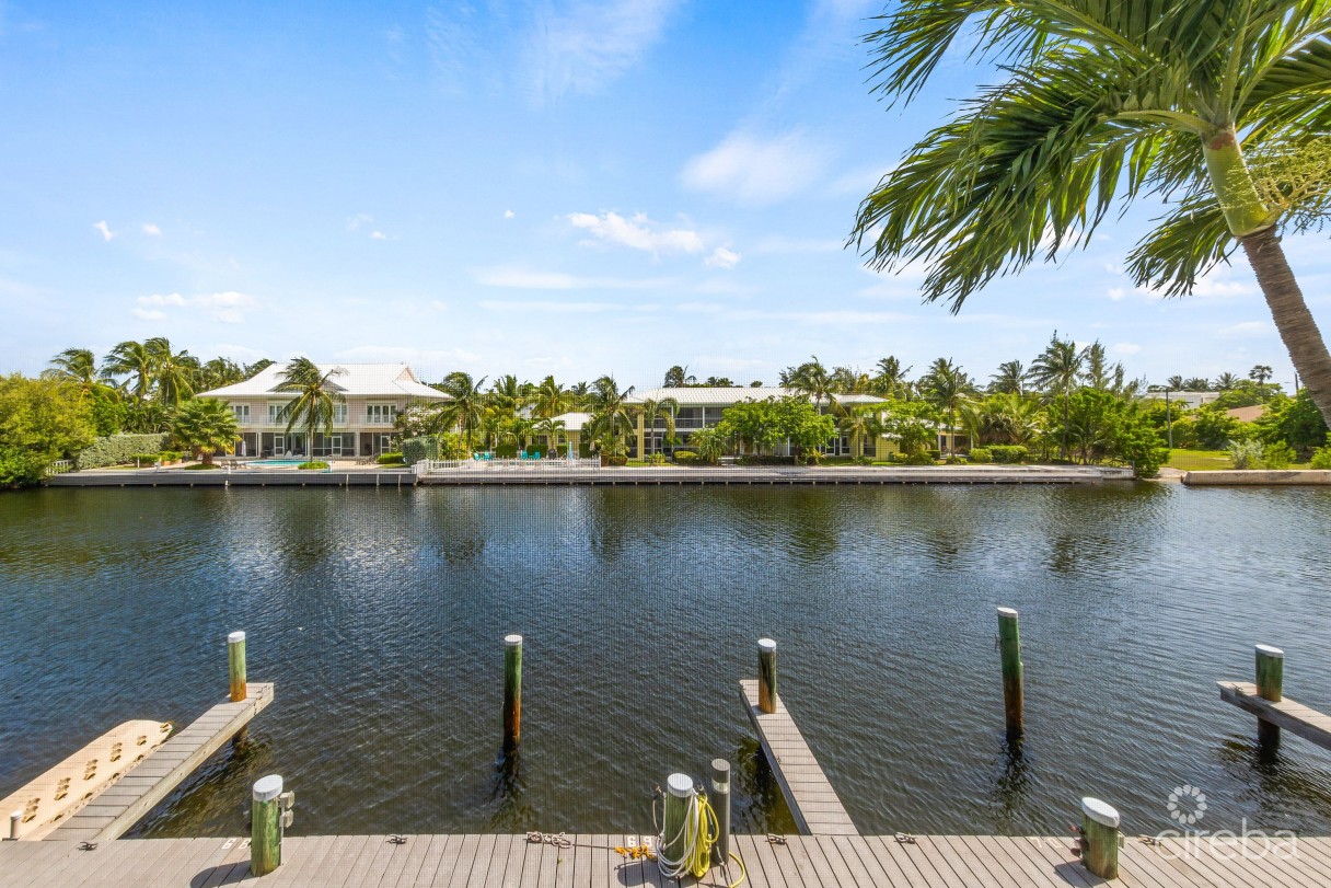 Britannia Kings Court      Canal Front    4 Bed/3  Bath      Plus Boat Dock - Image 15