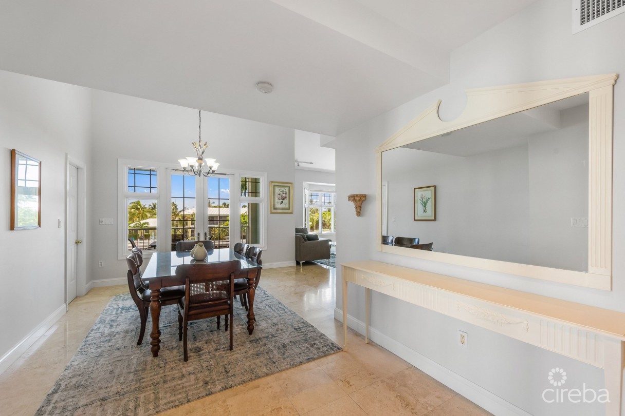 Britannia Kings Court      Canal Front    4 Bed/3  Bath      Plus Boat Dock - Image 17