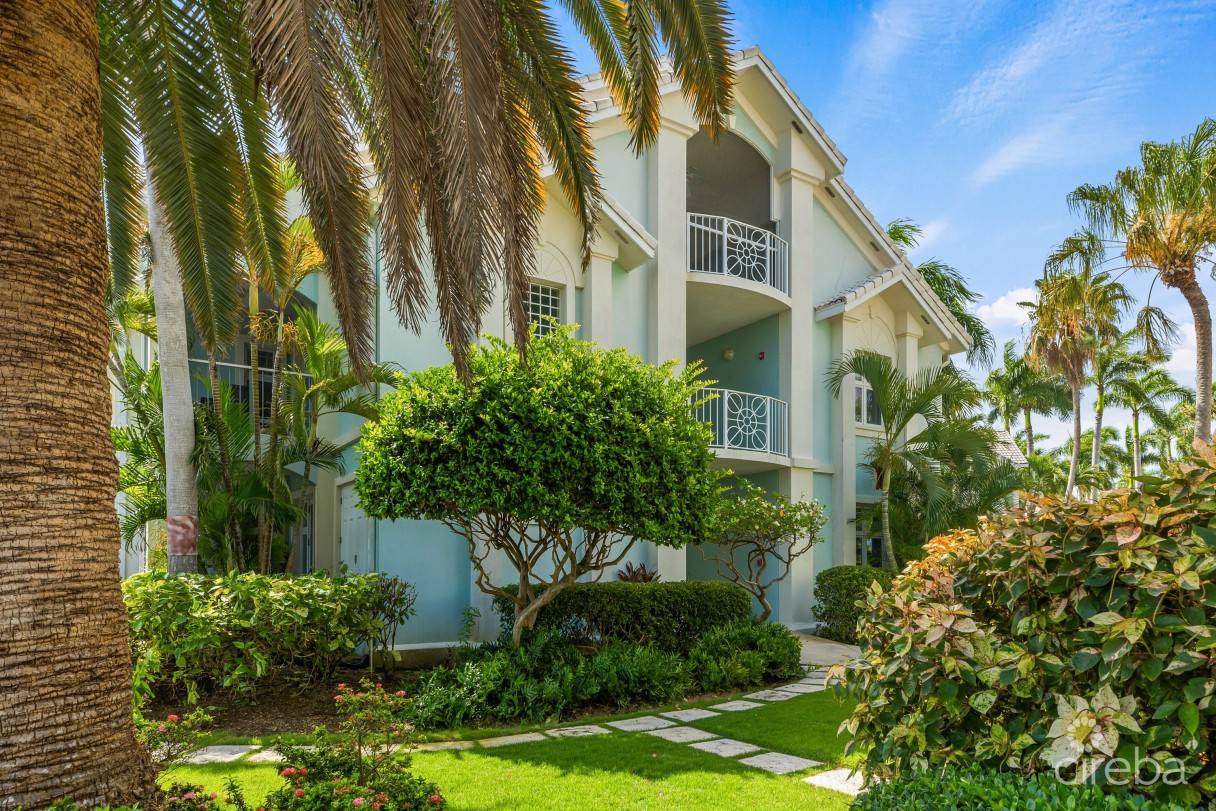 Britannia Kings Court      Canal Front    4 Bed/3  Bath      Plus Boat Dock - Image 18