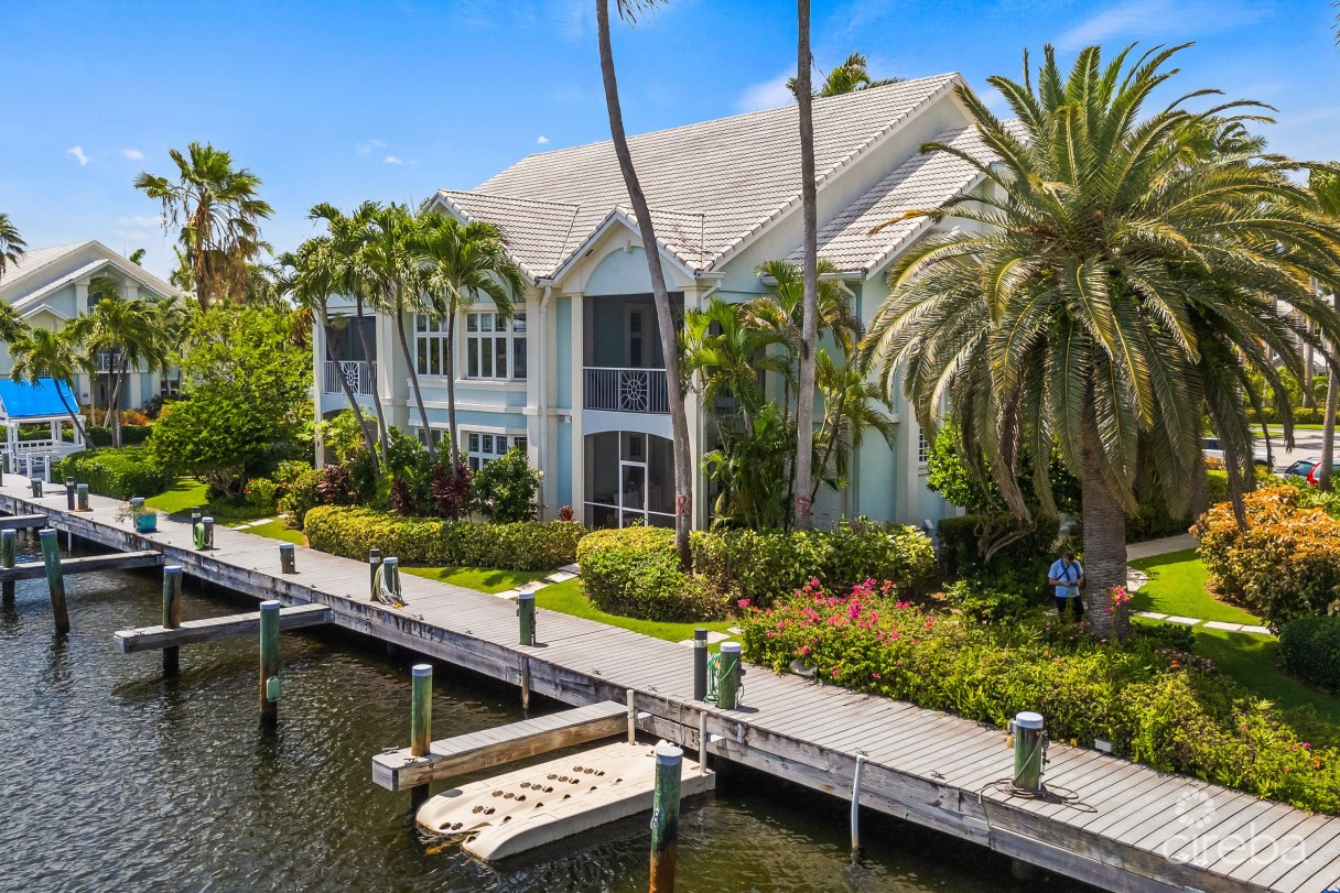 Britannia Kings Court      Canal Front    4 Bed/3  Bath      Plus Boat Dock - Image 19