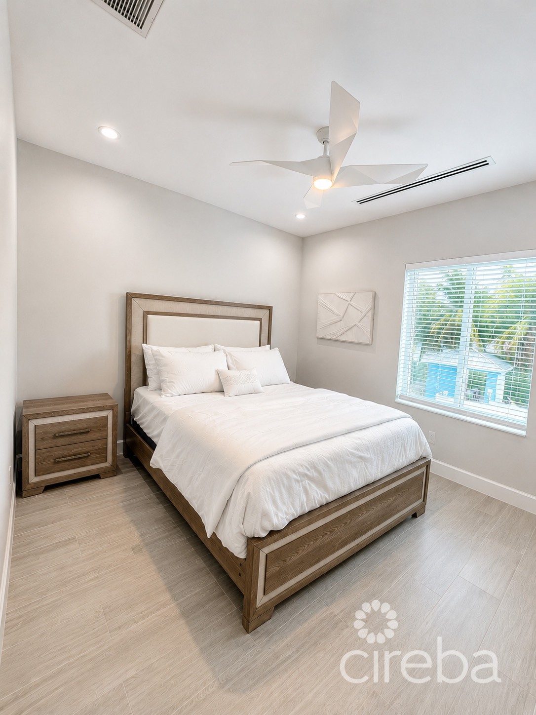 Spacious & Modern 3 Br Townhome - Excellent Location! - Image 7