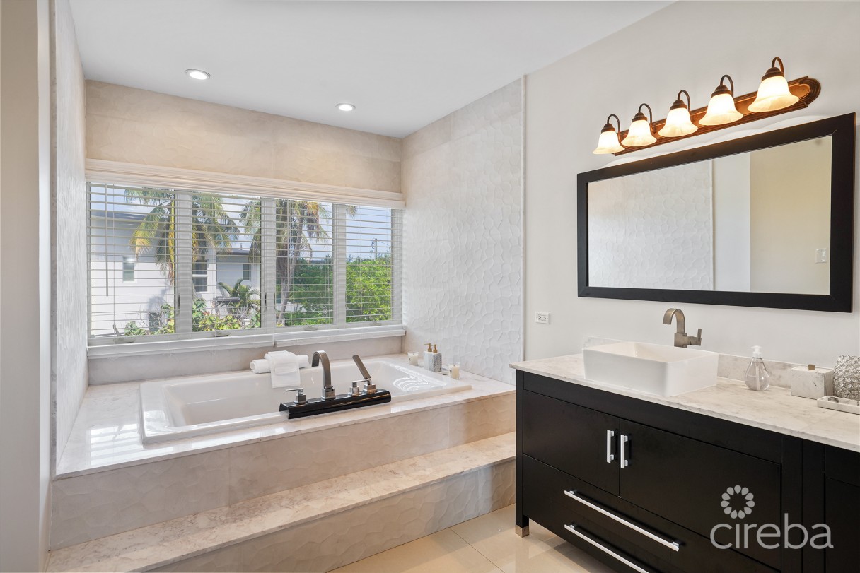 Governors Harbour Estate Home - Image 19