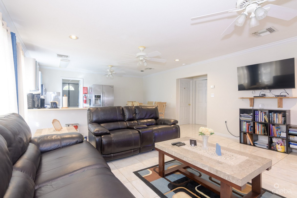 Cayman Brac Pioneer Lane House And Cottage - Image 2