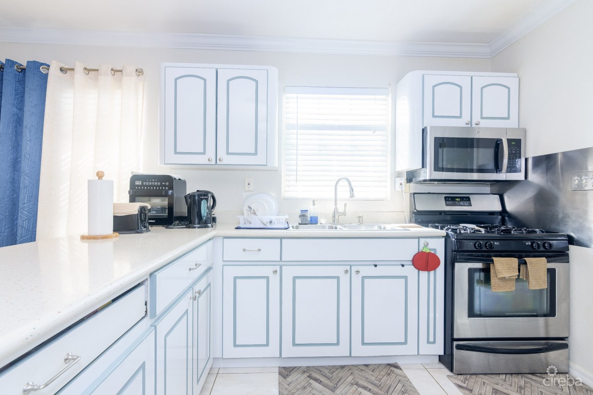 Cayman Brac Pioneer Lane House And Cottage - Image 3