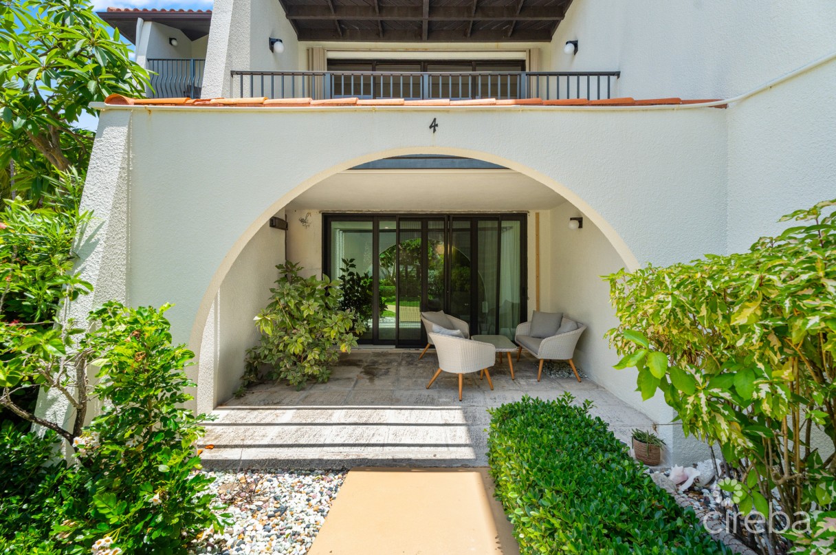 Villa Pappagallos 4, West Bay Renovated Condo - Image 15