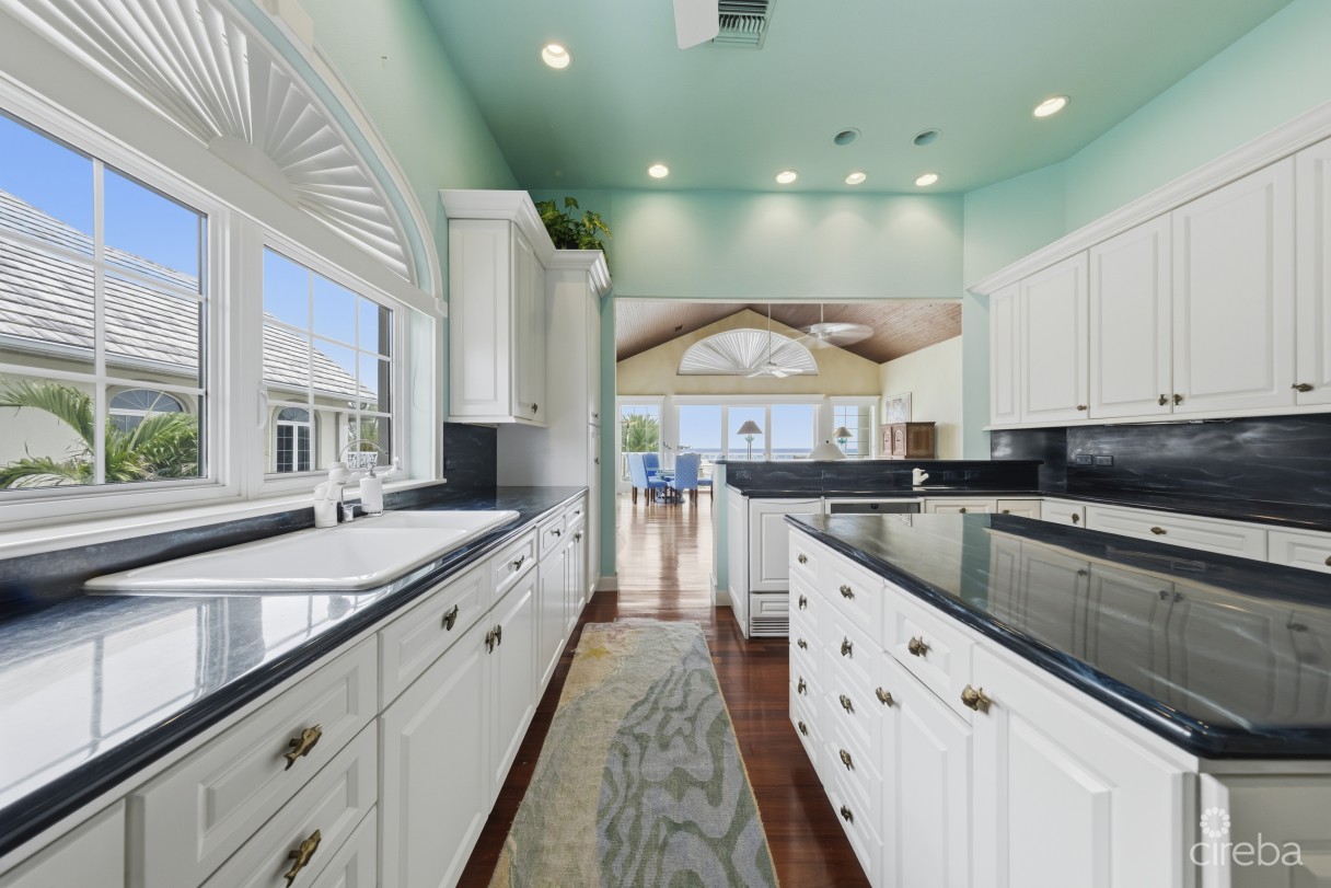 The Sovereign #12 Penthouse On Seven Mile Beach - Image 15