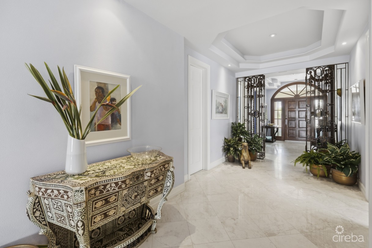 The Sovereign #12 Penthouse On Seven Mile Beach - Image 17