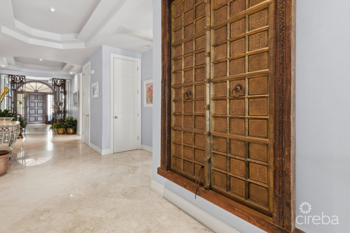 The Sovereign #12 Penthouse On Seven Mile Beach - Image 18
