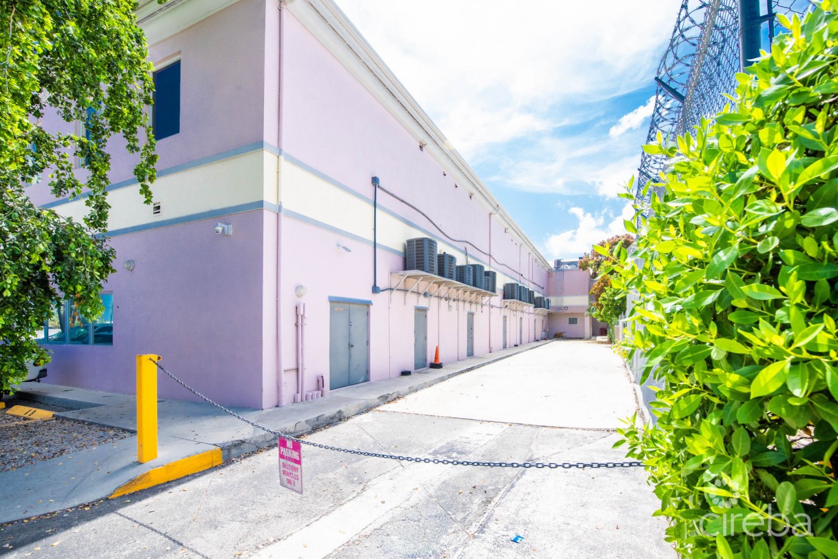 Crown Square | 16 Unit Commercial Investment Opportunity - Image 9