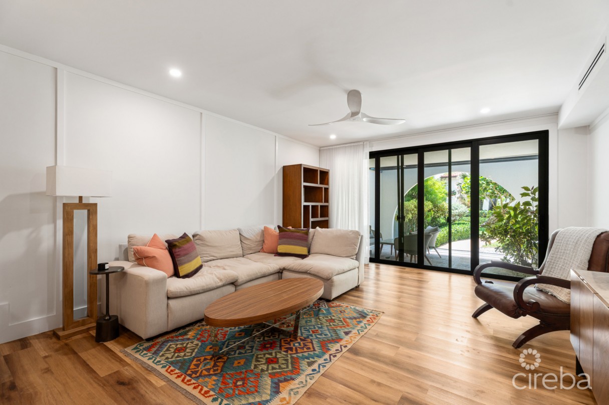 Villa Pappagallos 4, West Bay Renovated Condo - Image 1