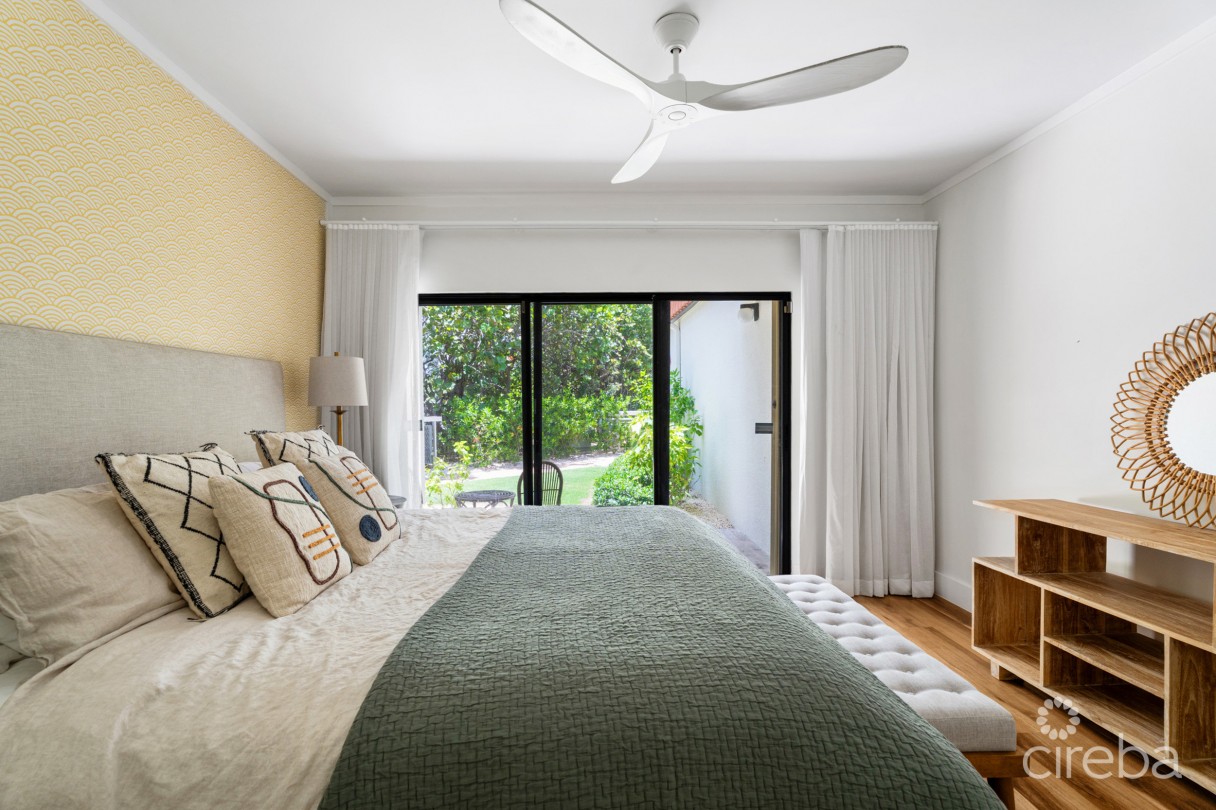 Villa Pappagallos 4, West Bay Renovated Condo - Image 7
