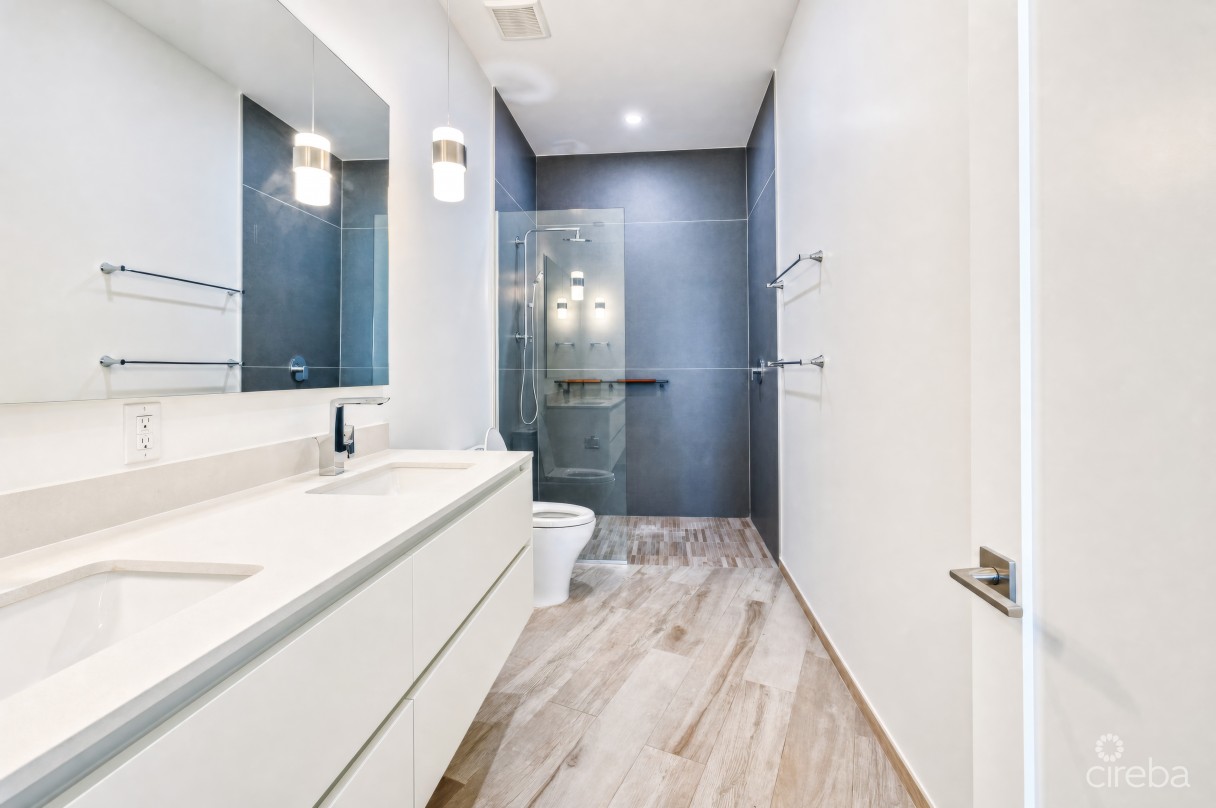 Aura #305 Oceanfront - Image 28