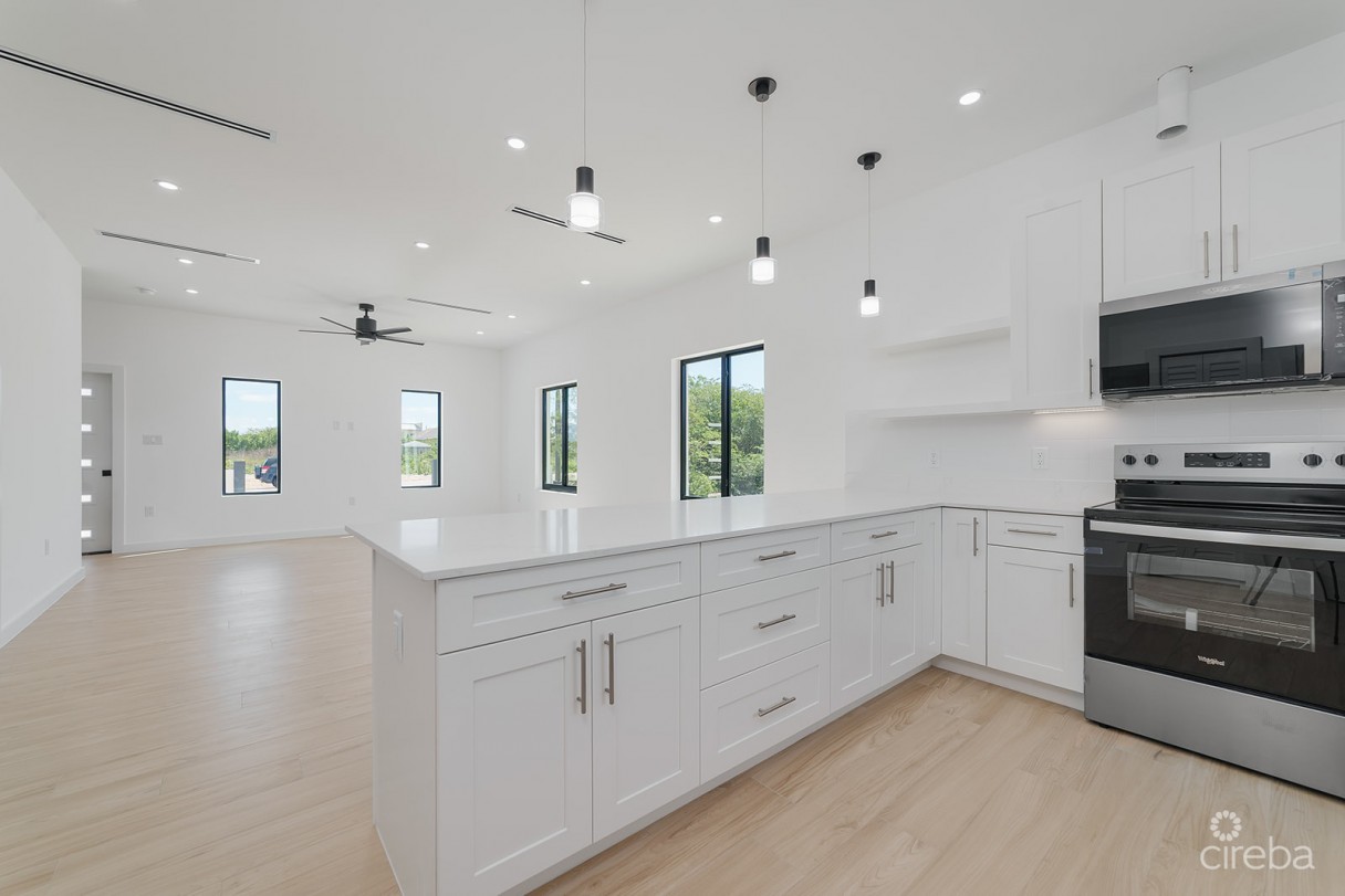2 Bedroom, 2.5 Bathroom Duplex In Lookout Garden - Image 1