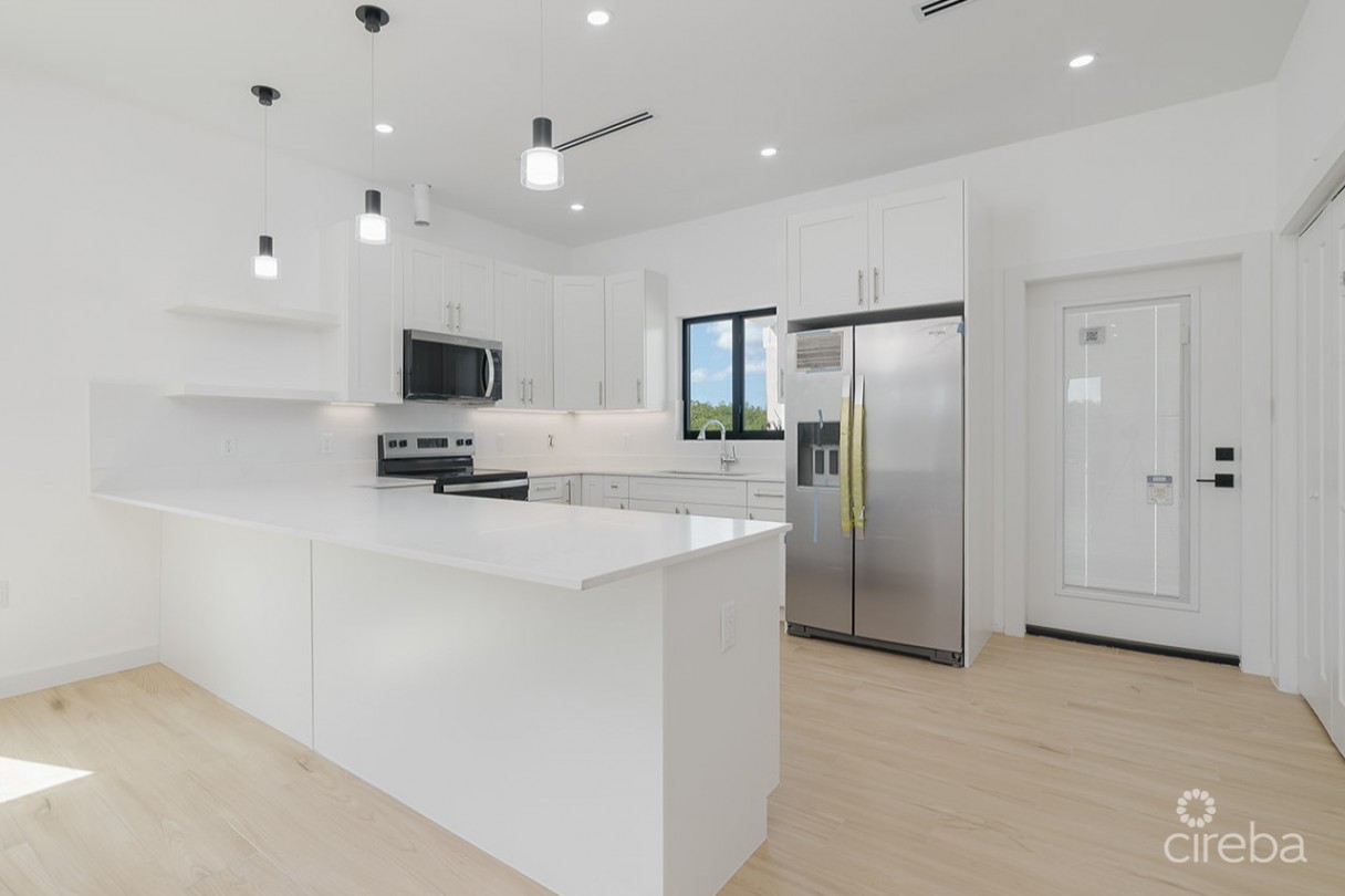 2 Bedroom, 2.5 Bathroom Duplex In Lookout Garden - Image 2