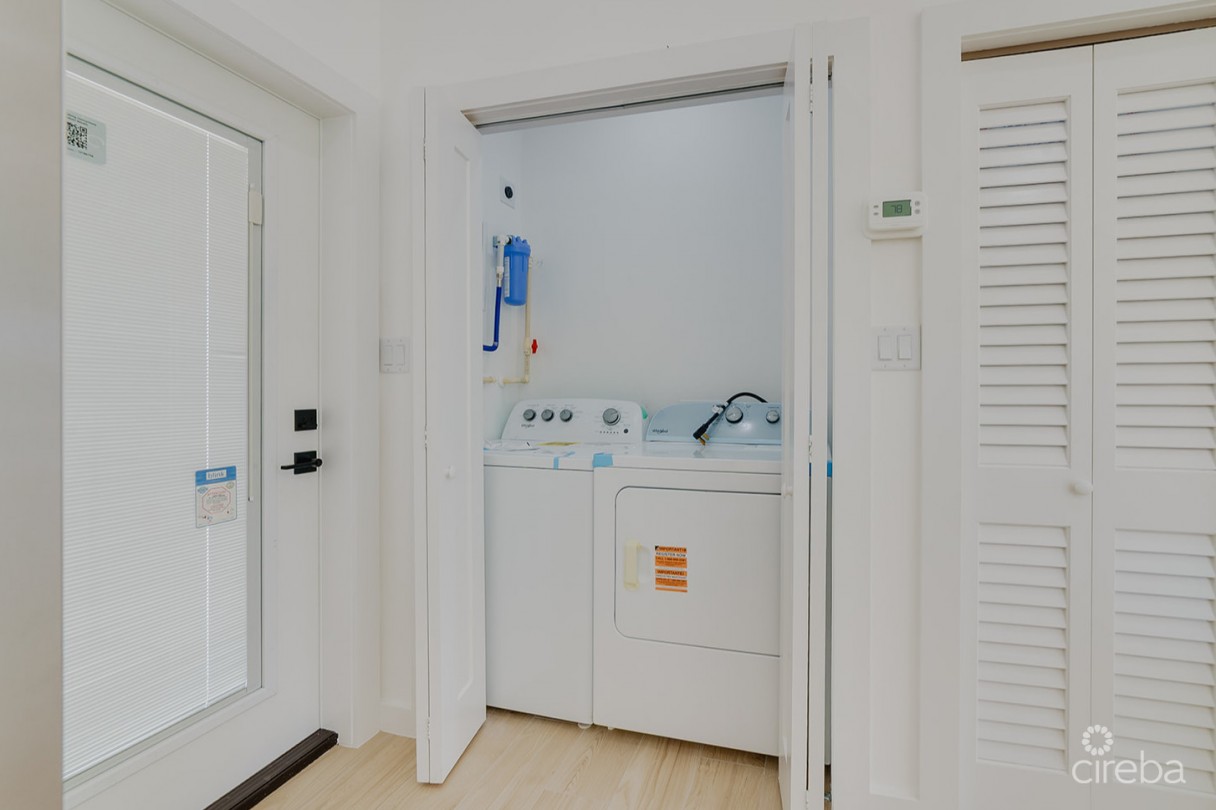 2 Bedroom, 2.5 Bathroom Duplex In Lookout Garden - Image 3