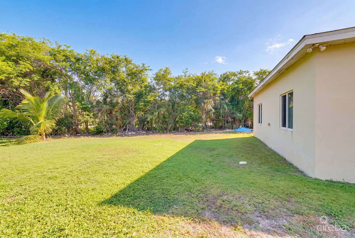 Colby Drive Single Family Home With Studio - Image 16