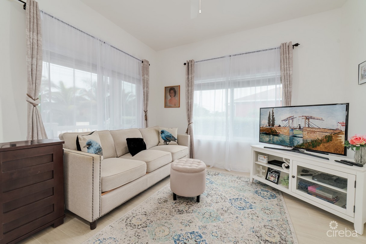 Colby Drive Single Family Home With Studio - Image 4