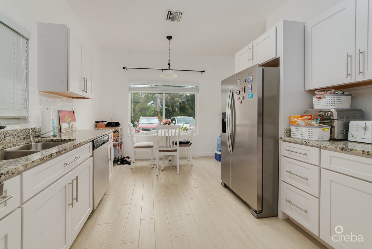 Colby Drive Single Family Home With Studio - Image 9