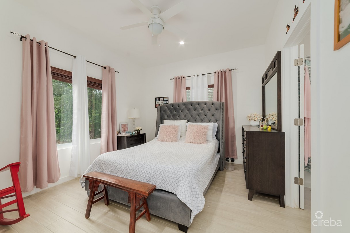 Colby Drive Single Family Home With Studio - Image 12