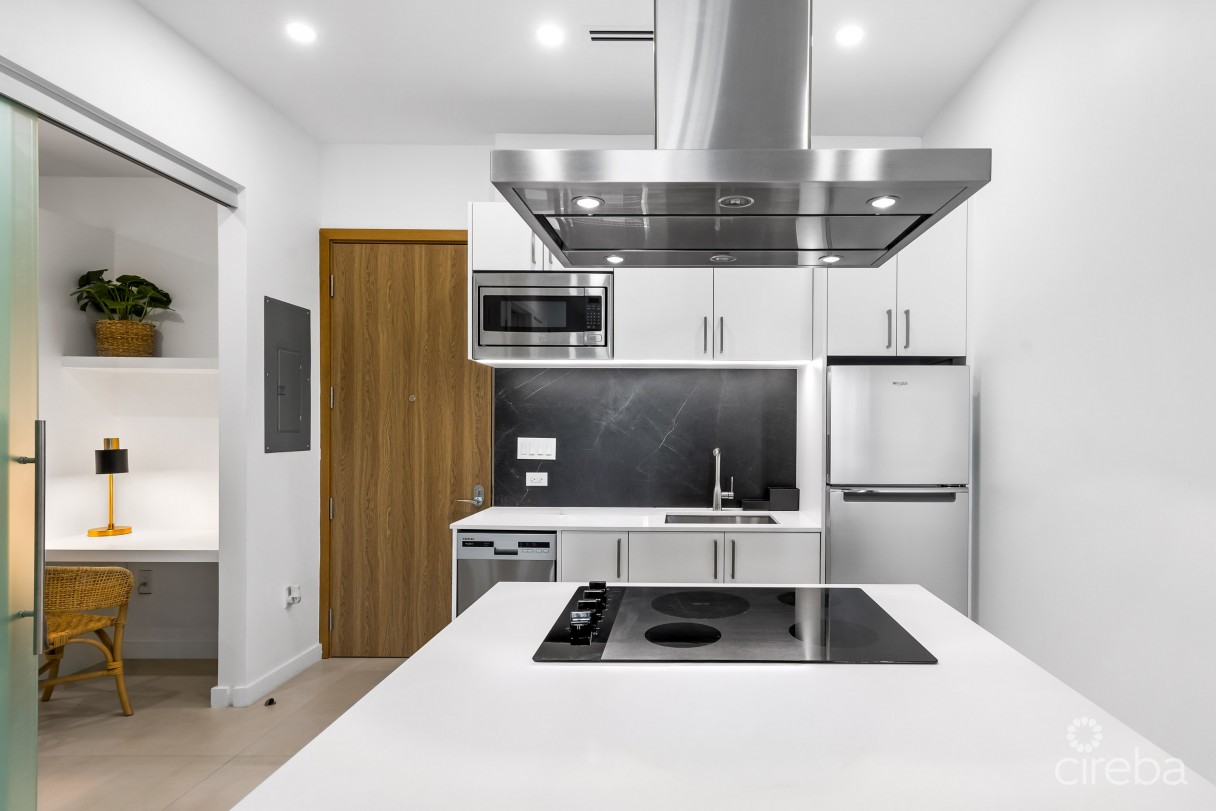 Harbour Walk 211, 1 Bed + Den - Image 1