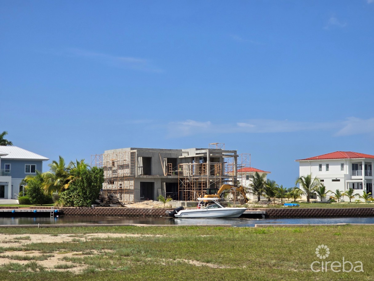 Harbour Reach Canal Front Executive Home - Image 9
