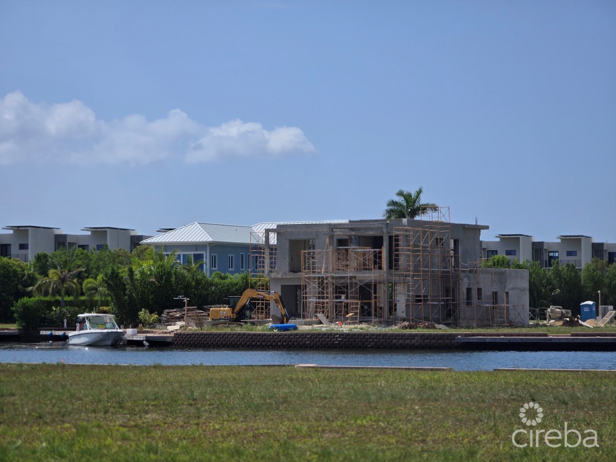 Harbour Reach Canal Front Executive Home - Image 10
