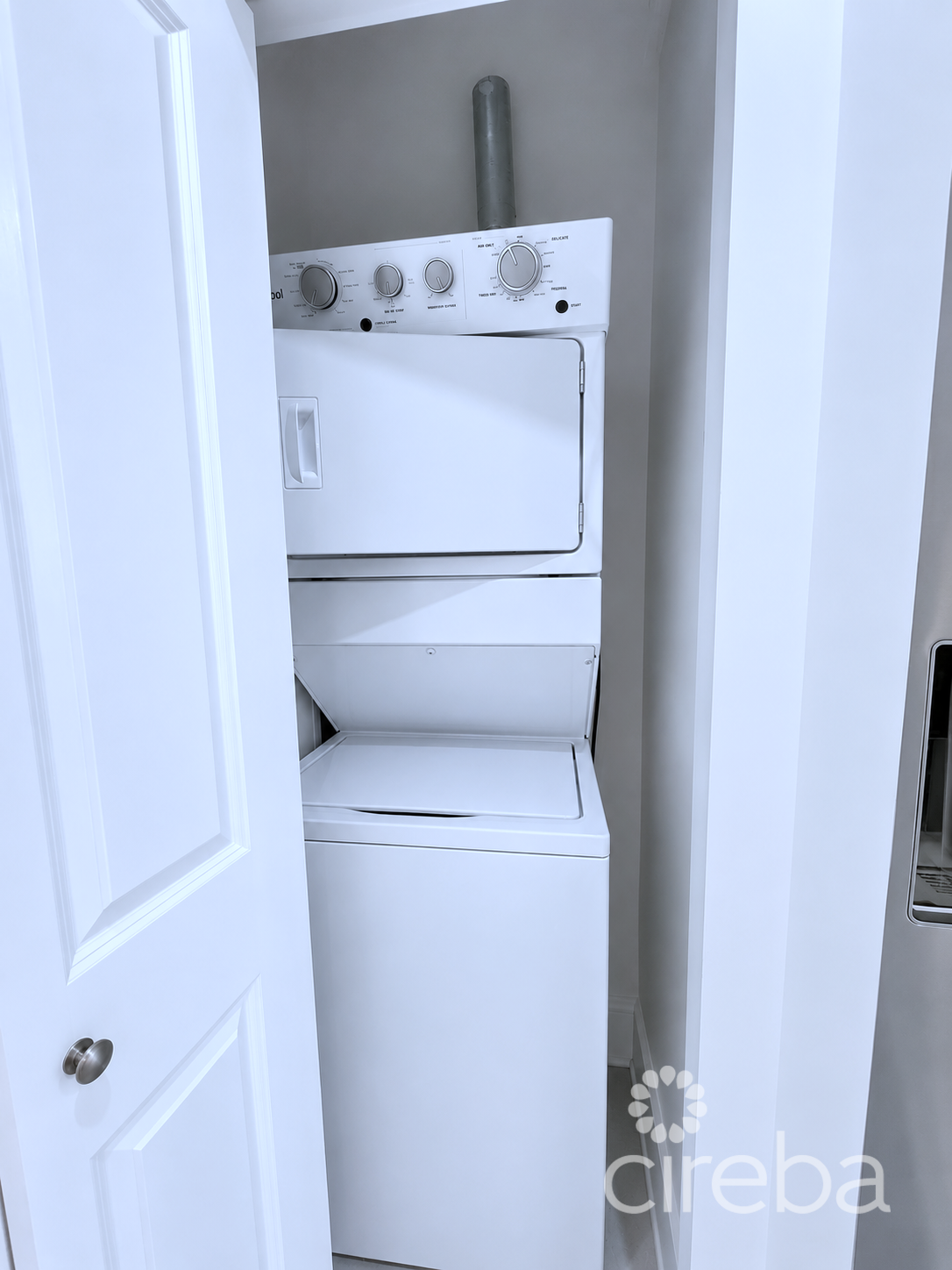 Yarl 1bed/1bath -- Furnished - Image 2