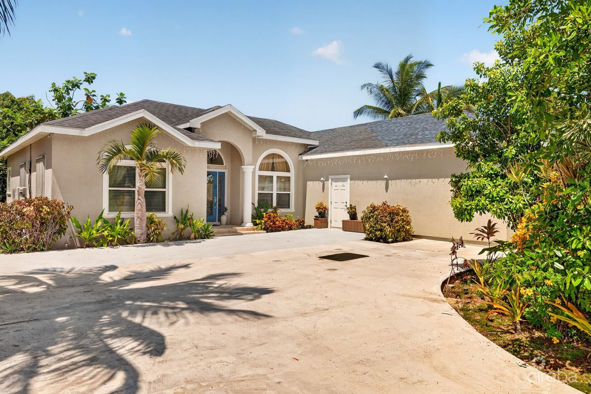 Savannah Newlands Family Home With Pool, Outside Bar & Income-generating Guest Suite - Image 11