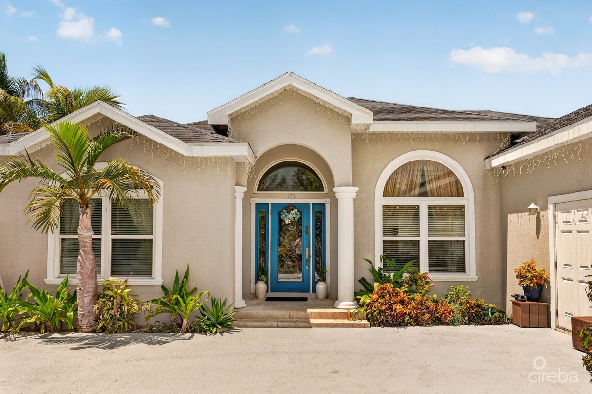 Savannah Newlands Family Home With Pool, Outside Bar & Income-generating Guest Suite