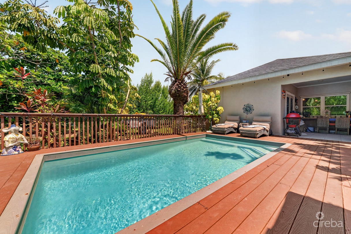 Savannah Newlands Family Home With Pool, Outside Bar & Income-generating Guest Suite - Image 17