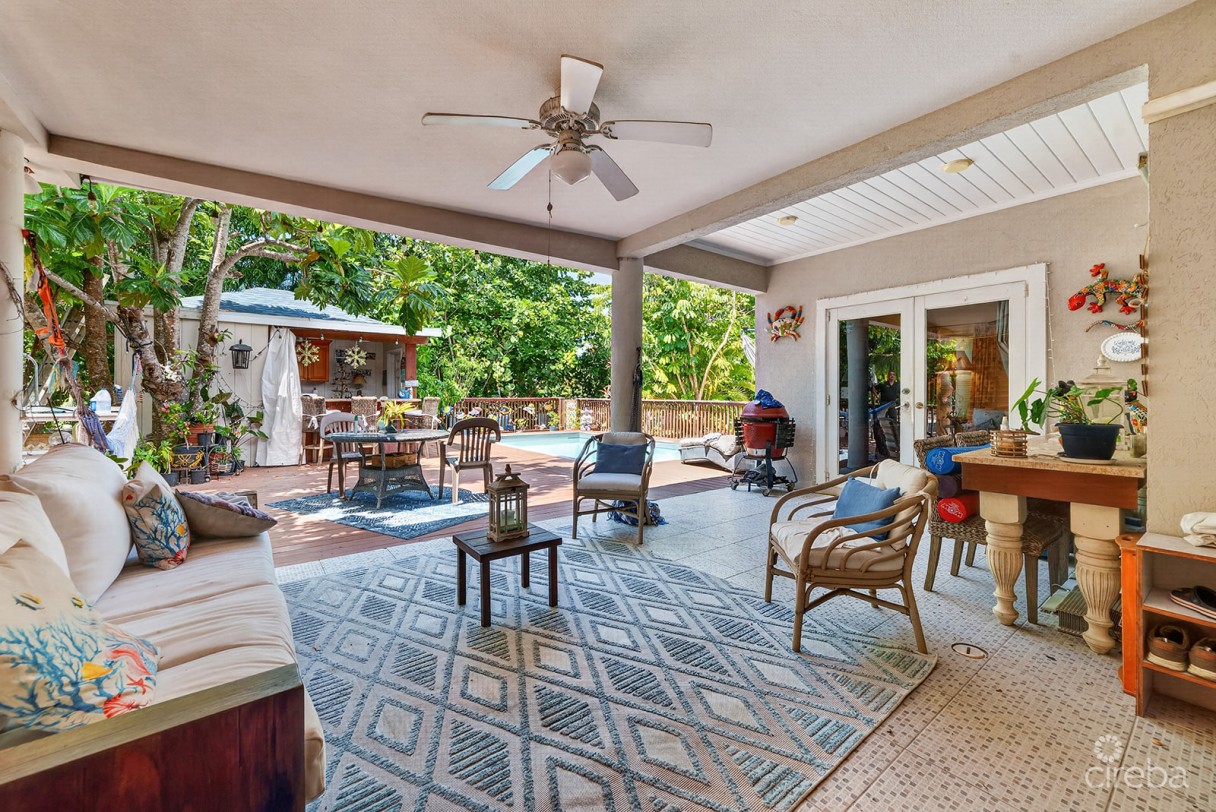 Savannah Newlands Family Home With Pool, Outside Bar & Income-generating Guest Suite - Image 18