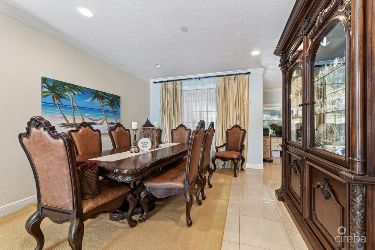Savannah Newlands Family Home With Pool, Outside Bar & Income-generating Guest Suite - Image 2