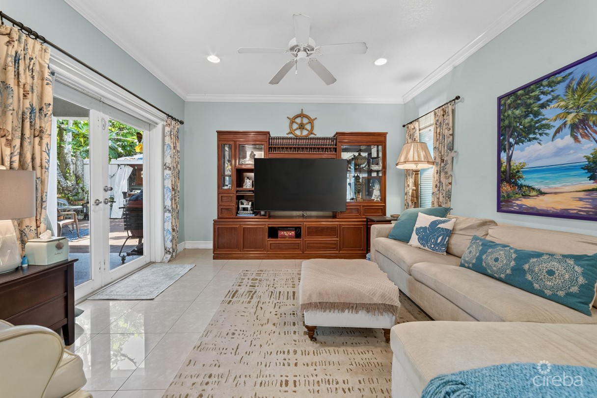 Savannah Newlands Family Home With Pool, Outside Bar & Income-generating Guest Suite - Image 4