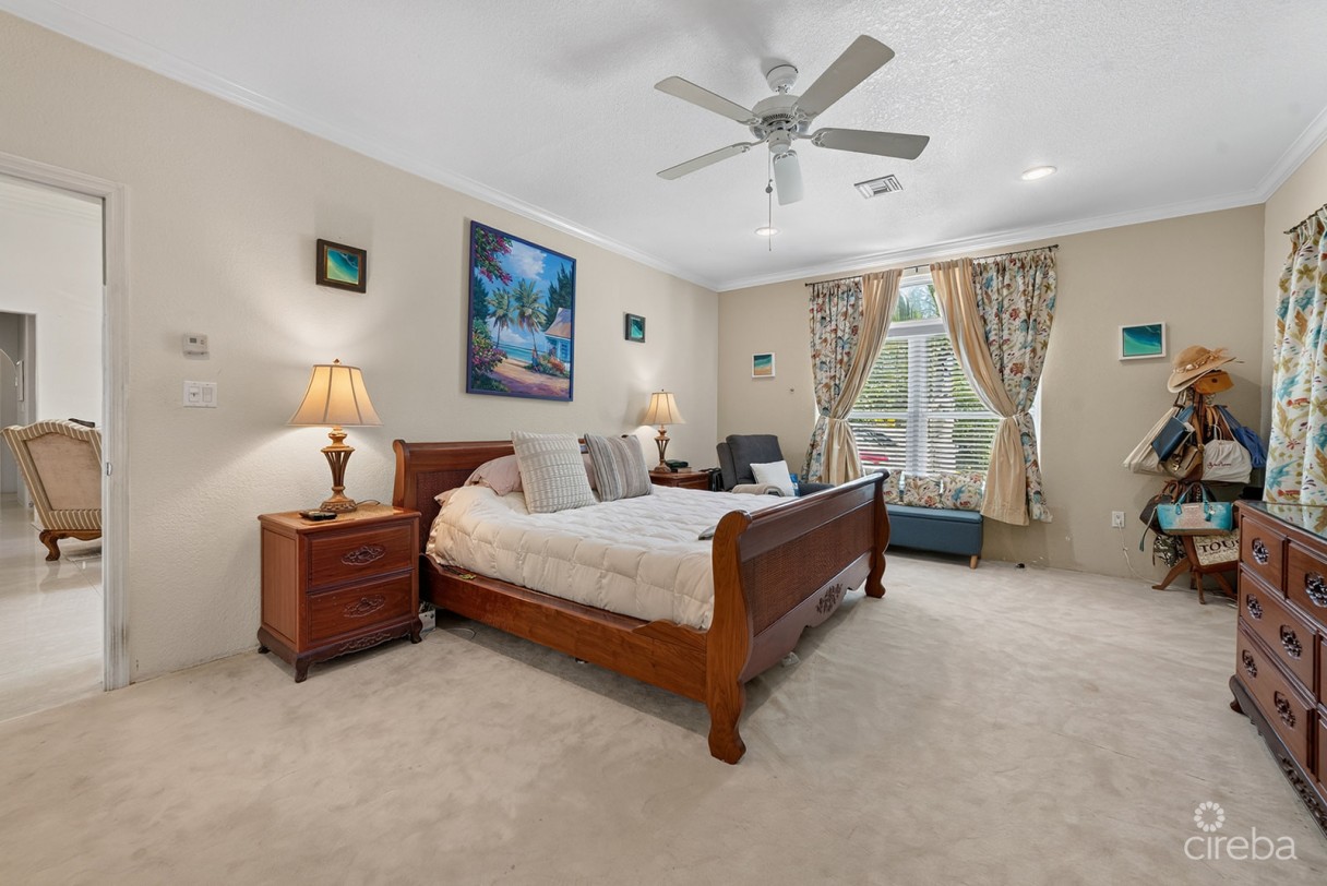 Savannah Newlands Family Home With Pool, Outside Bar & Income-generating Guest Suite - Image 5