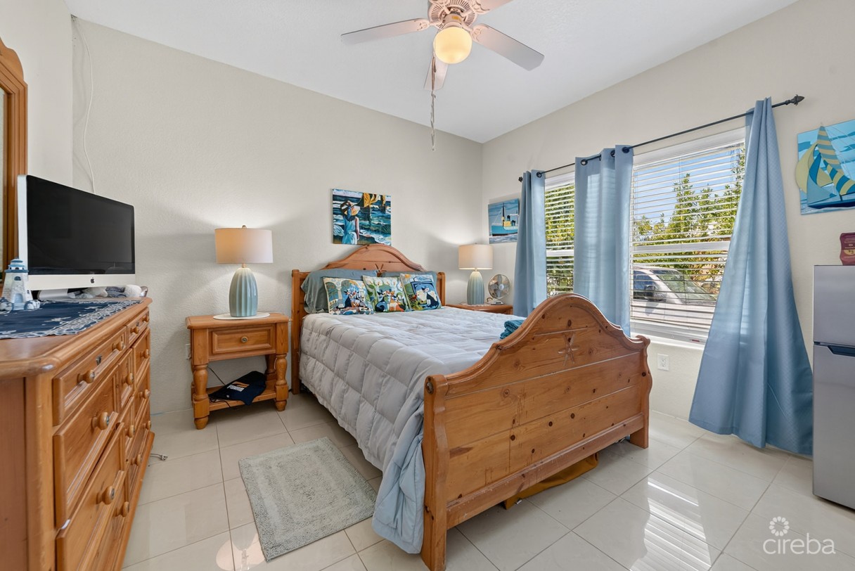 Savannah Newlands Family Home With Pool, Outside Bar & Income-generating Guest Suite - Image 7