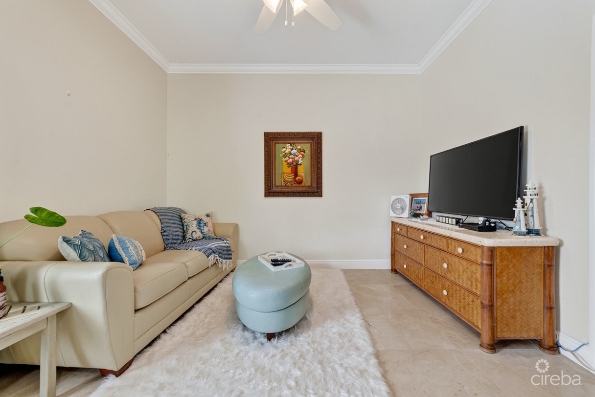 Savannah Newlands Family Home With Pool, Outside Bar & Income-generating Guest Suite - Image 14