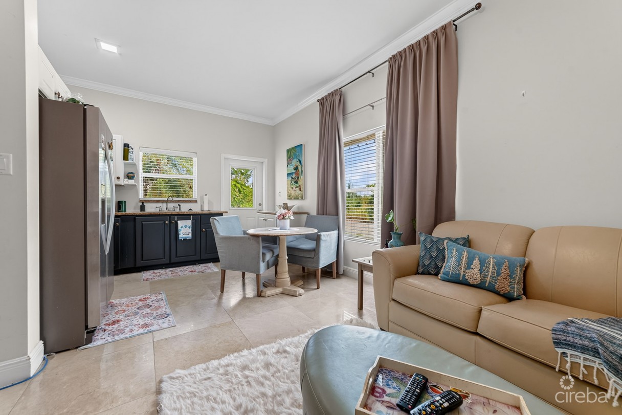 Savannah Newlands Family Home With Pool, Outside Bar & Income-generating Guest Suite - Image 12