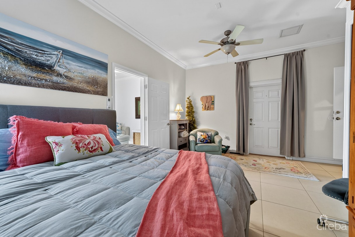 Savannah Newlands Family Home With Pool, Outside Bar & Income-generating Guest Suite - Image 15